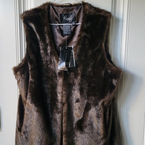 Regal Faux Fur Vest NWT - Picture 1 of 10